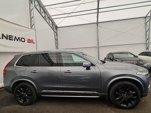 Volvo XC90 2 of 5