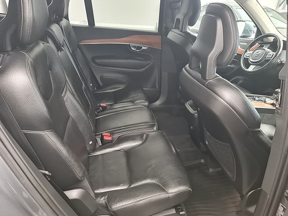 Volvo XC90 14 of 24