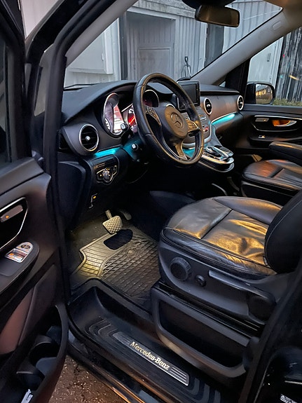Mercedes-Benz V250 d 2 of 4