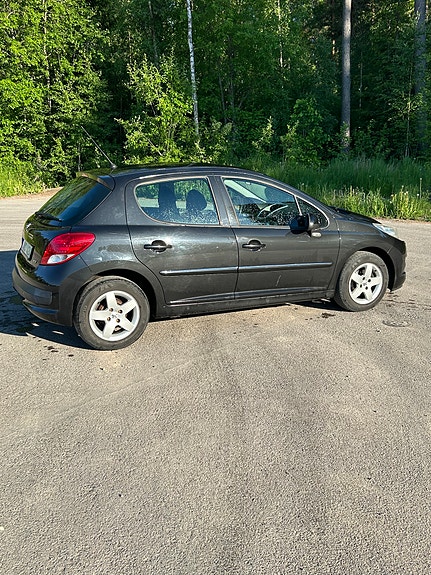 Peugeot 207 6 of 9