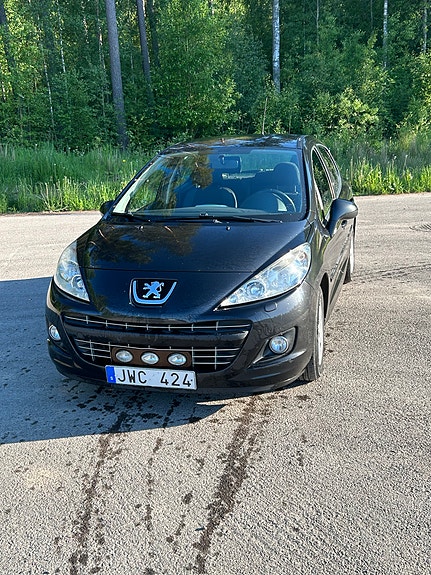 Peugeot 207 2 of 5