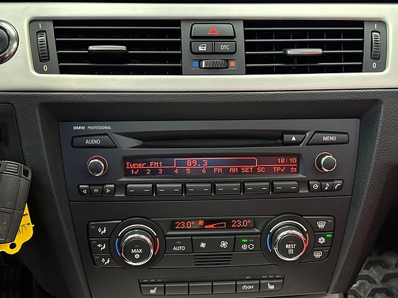 BMW 320i 22 of 26