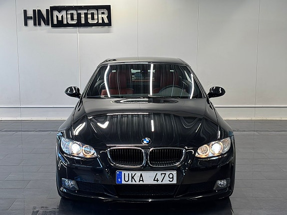 BMW 320i 4 of 26