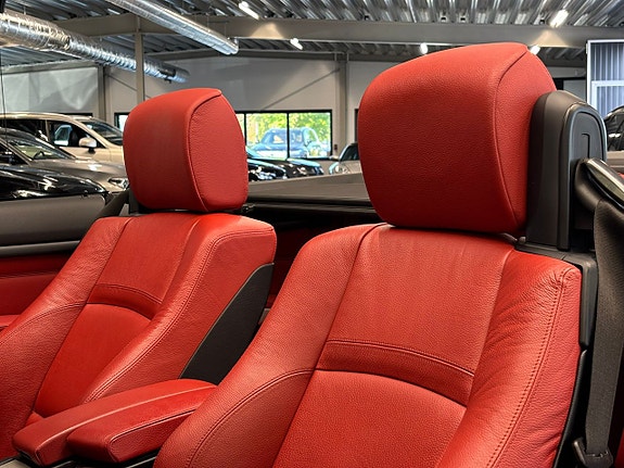 BMW 320i 14 of 26