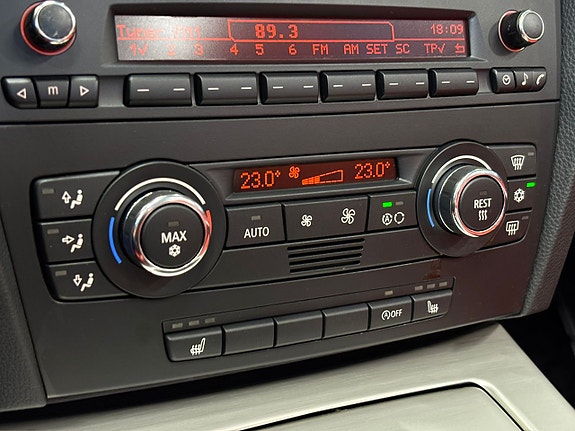 BMW 320i 21 of 26