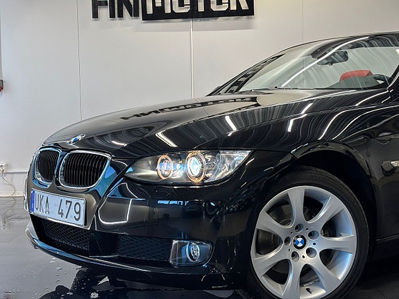 BMW 320i 3 of 26