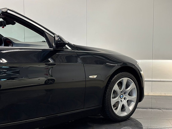 BMW 320i 9 of 26