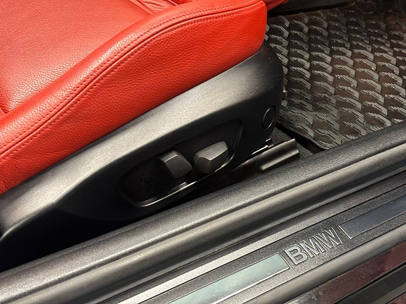 BMW 320i 24 of 26