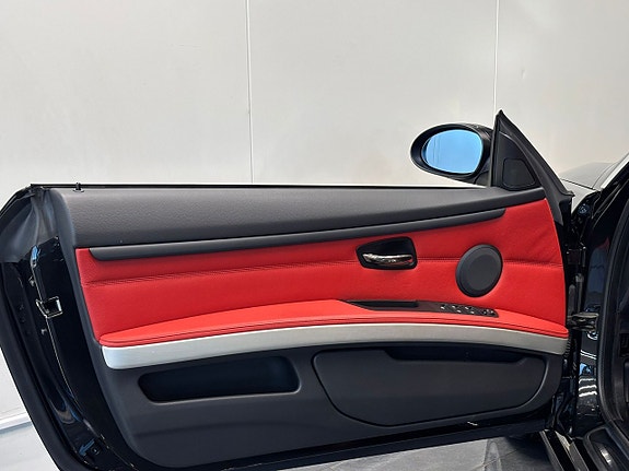 BMW 320i 11 of 26