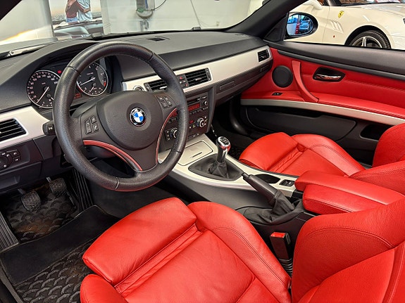 BMW 320i 10 of 26