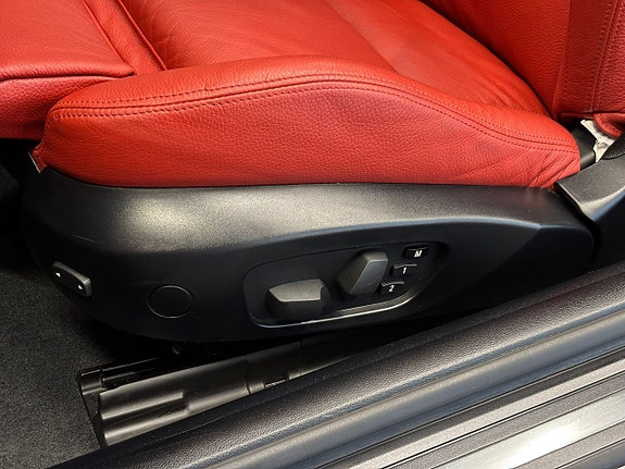 BMW 320i 13 of 26