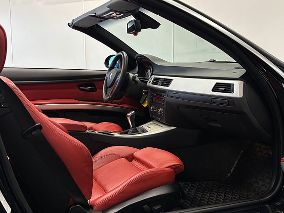 BMW 320i 23 of 26