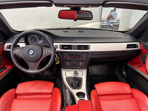 BMW 320i 16 of 26