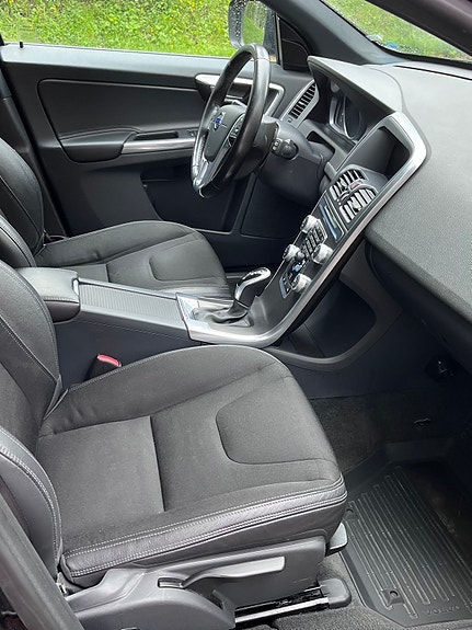 Volvo XC60 4 of 5