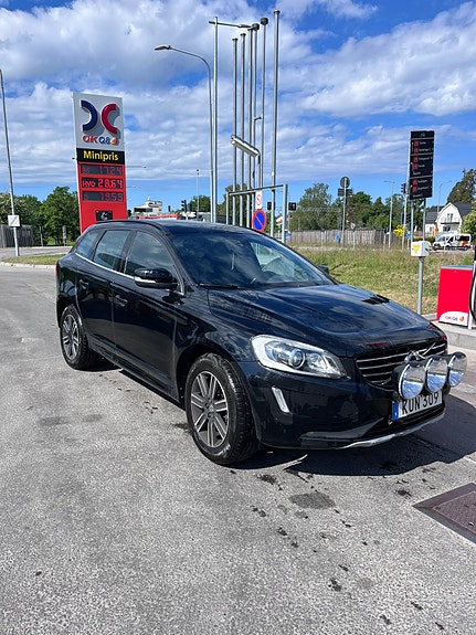 Volvo XC60 2 of 5