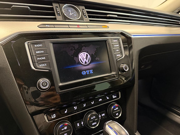 Volkswagen Passat 25 of 30