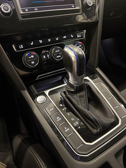 Volkswagen Passat 26 of 30