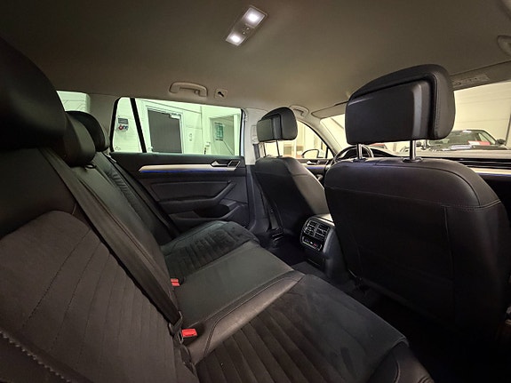 Volkswagen Passat 12 of 30