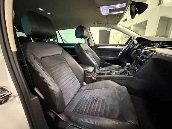 Volkswagen Passat 10 of 30