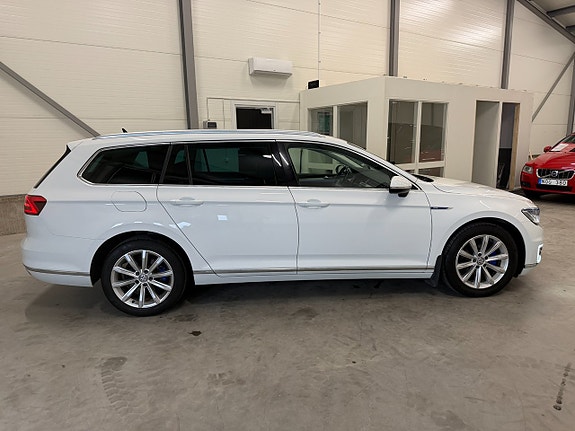 Volkswagen Passat 8 of 30