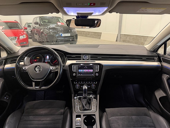 Volkswagen Passat 16 of 30