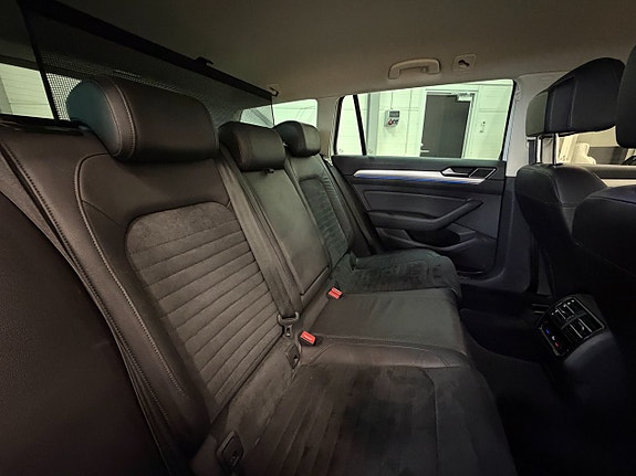 Volkswagen Passat 11 of 30
