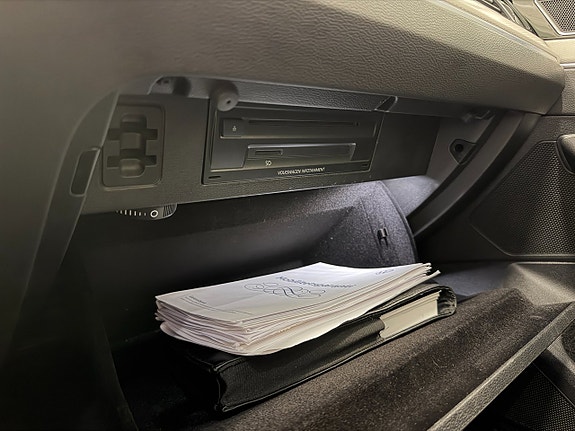 Volkswagen Passat 30 of 30