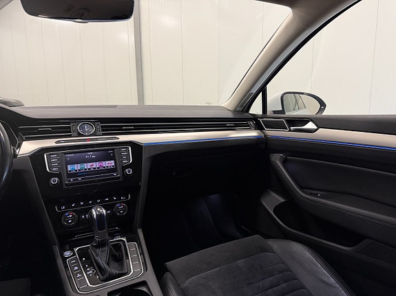 Volkswagen Passat 18 of 30