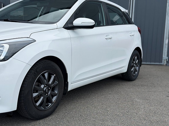 Hyundai i20 3 of 5