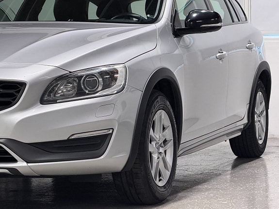 Volvo V60 Cross Country 7 of 27