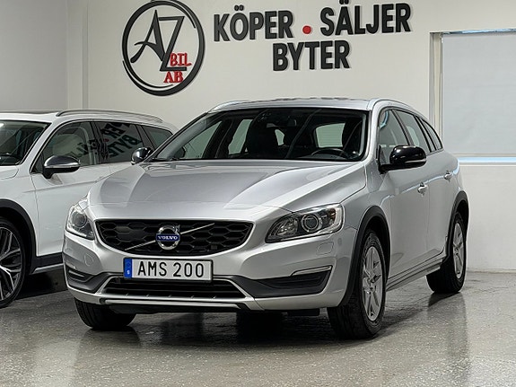 Volvo V60 Cross Country 2 of 5
