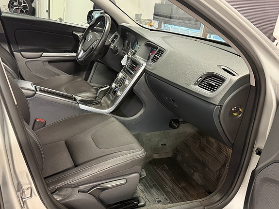 Volvo V60 Cross Country 24 of 27