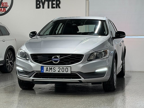 Volvo V60 Cross Country 3 of 5