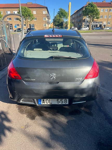 Peugeot 308 2 of 5