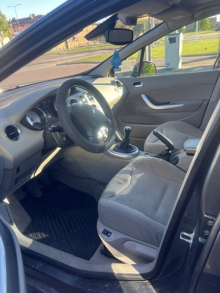 Peugeot 308 4 of 5