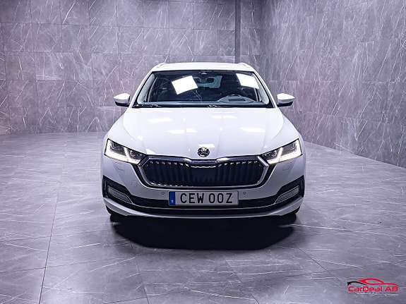 Skoda Octavia 2 of 5