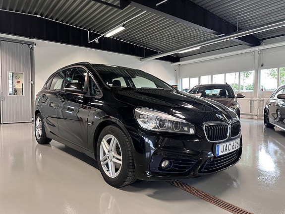 BMW 218d 2 of 5