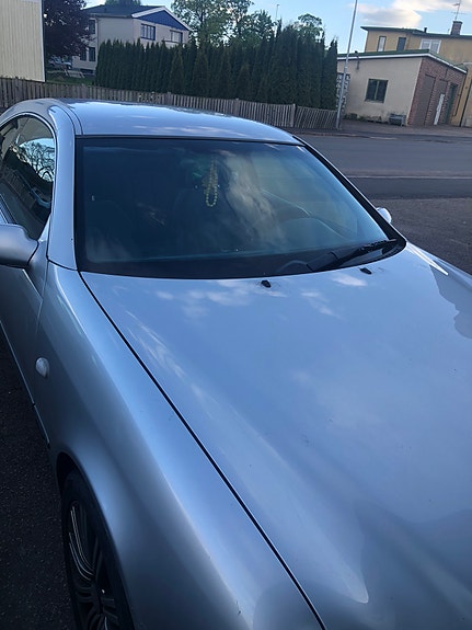 Mercedes-Benz CLK320 4 of 5