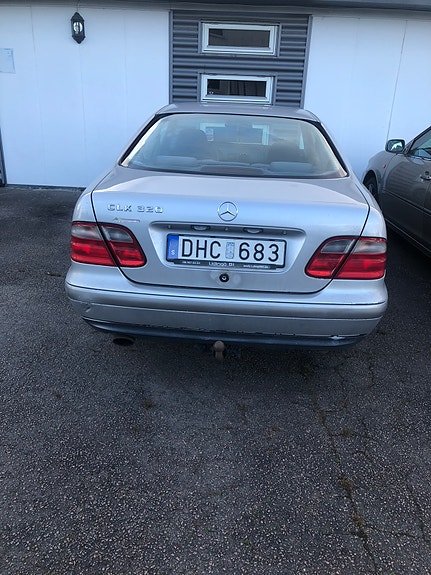 Mercedes-Benz CLK320 2 of 5