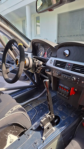 BMW 330i 3 of 5