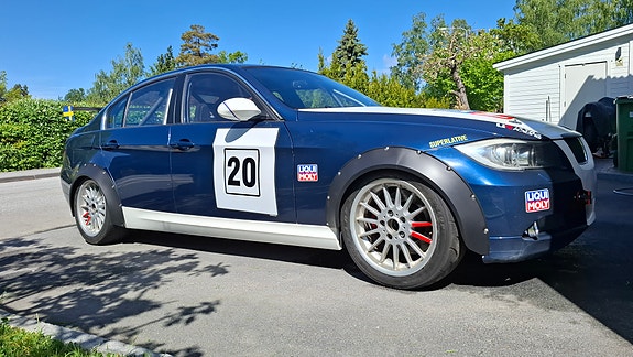 BMW 330i 5 of 5