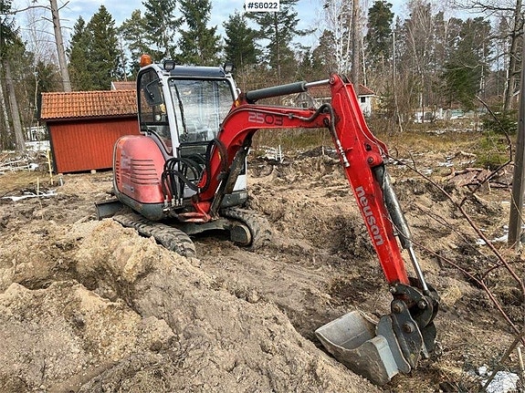 Neuson 2503 RD Minigrävare (194,000:- ex moms) 2 of 24