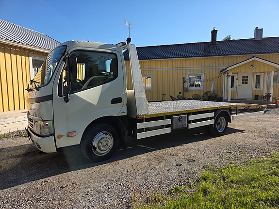 Toyota Dyna 2 of 5
