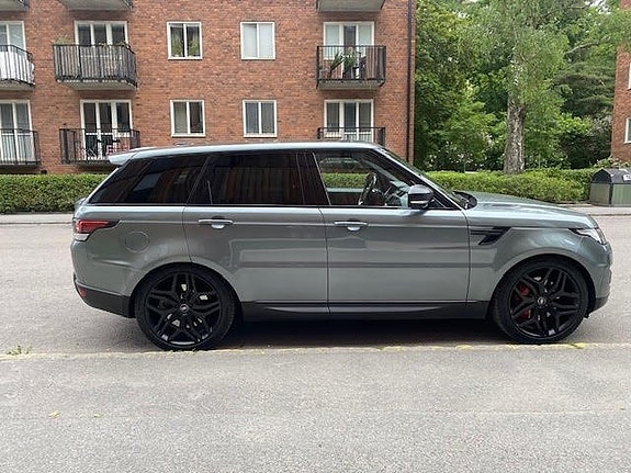 Land Rover Range Rover Sport 9 of 30