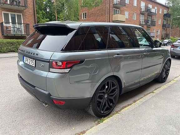 Land Rover Range Rover Sport 8 of 30