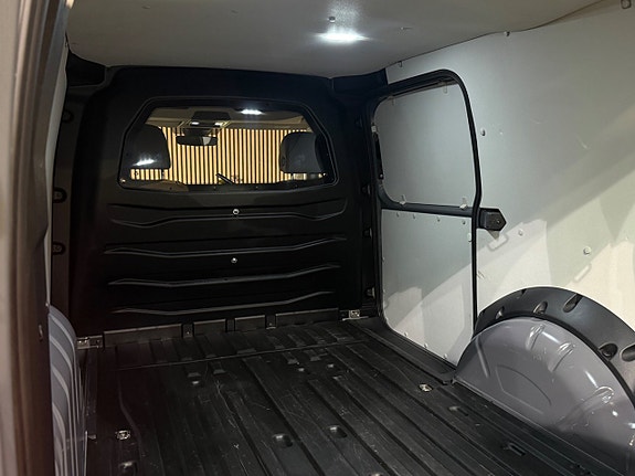 Volkswagen Caddy Maxi 25 of 28