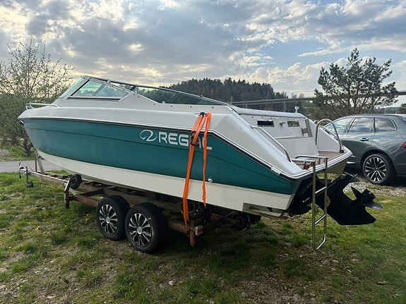 Regal Valanti 220 XL V8 – Klassisk sportbåt med härligt V8 med trailer 4 of 12