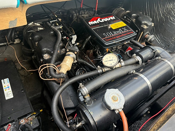 Regal Valanti 220 XL V8 – Klassisk sportbåt med härligt V8 med trailer 10 of 12