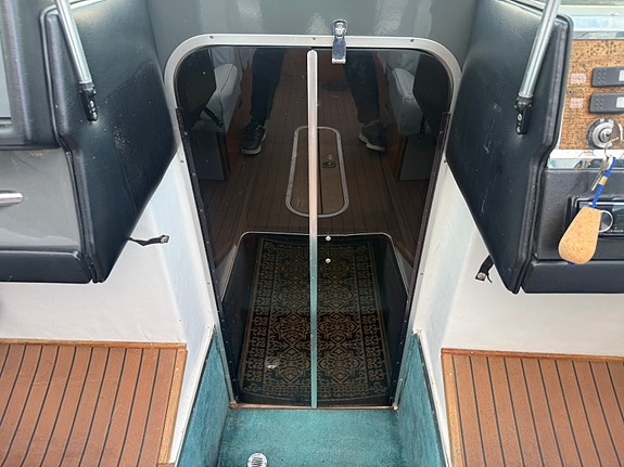 Regal Valanti 220 XL V8 – Klassisk sportbåt med härligt V8 med trailer 9 of 12