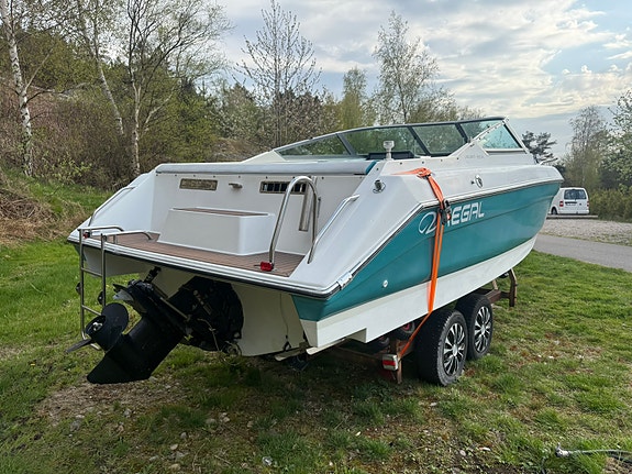 Regal Valanti 220 XL V8 – Klassisk sportbåt med härligt V8 med trailer 5 of 12